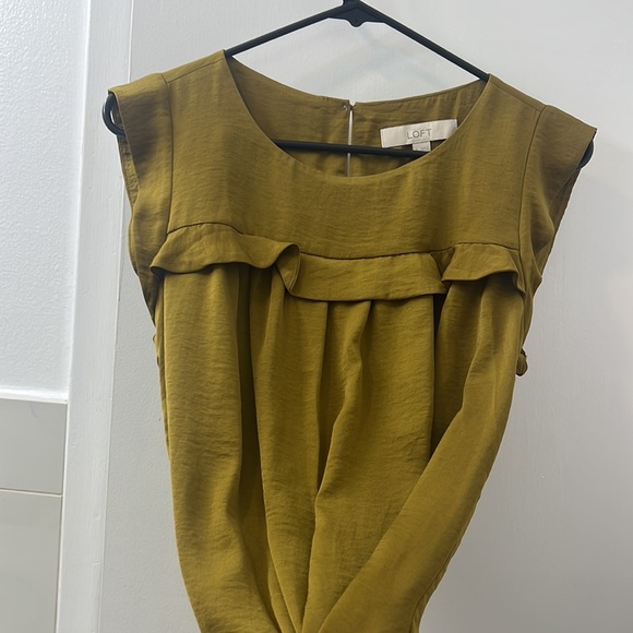 Ann Taylor LOFT silky satin fall top with ruffles - Picture 6 of 7
